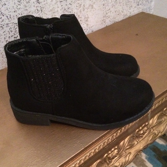 black chelsea boots size 4